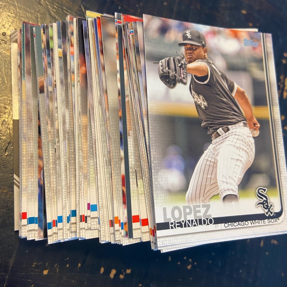 Box of 90 Topps 2019 Series 1 Baseball Cards